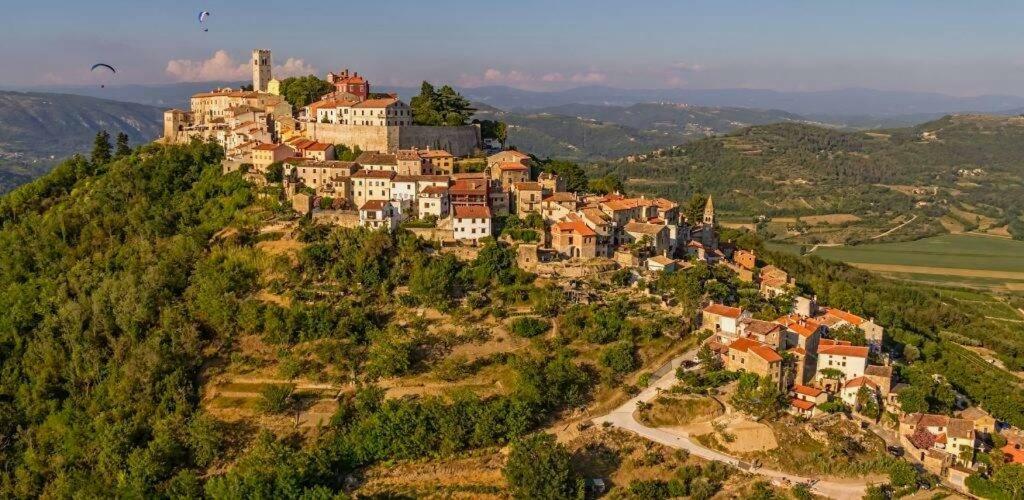 Soba Gracijela Hotel Motovun Bagian luar foto