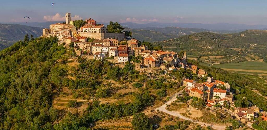 Soba Gracijela Hotel Motovun Bagian luar foto